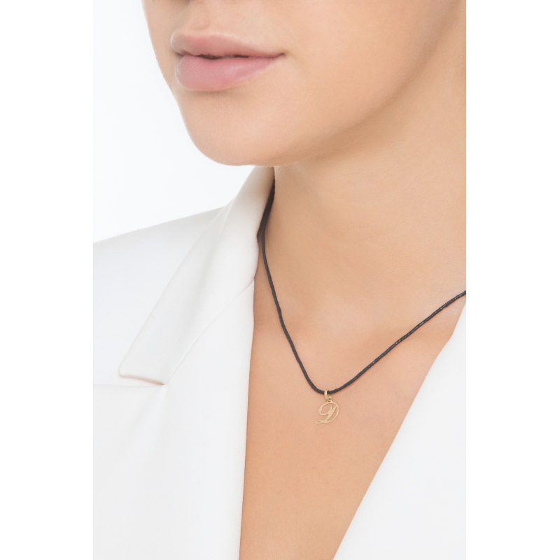 Pendant with initial letter D in italic in 18k yellow gold