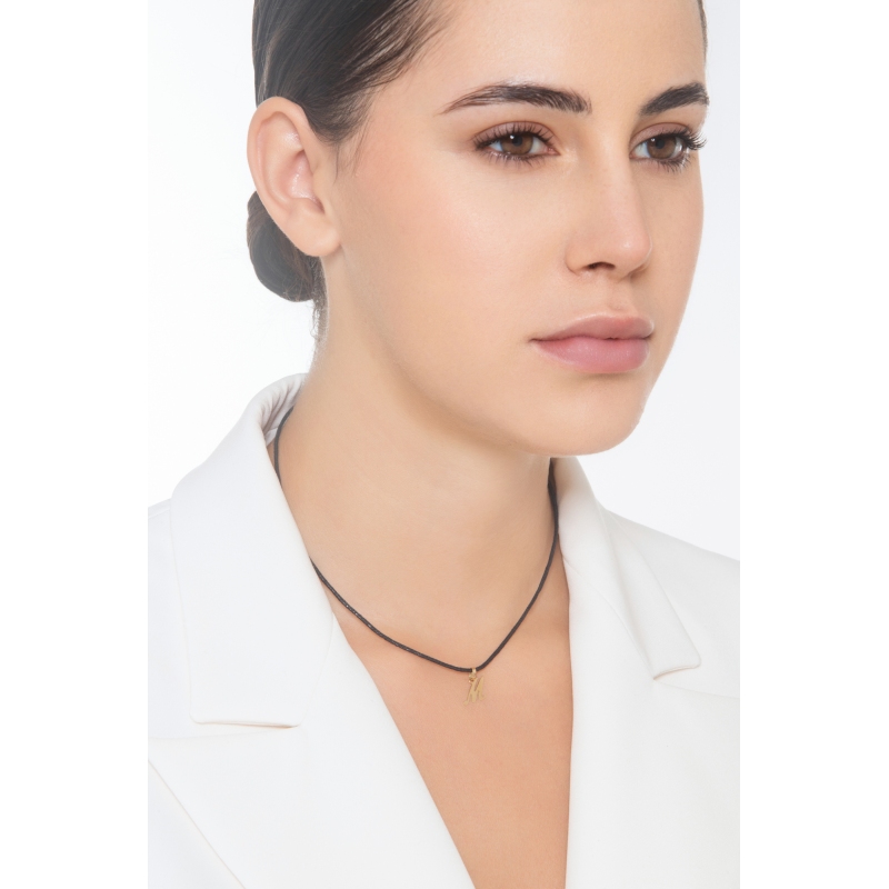 Pendant with initial letter M in italic in 18k yellow gold