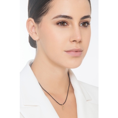 Pendant with initial letter P in italic in 18k yellow gold