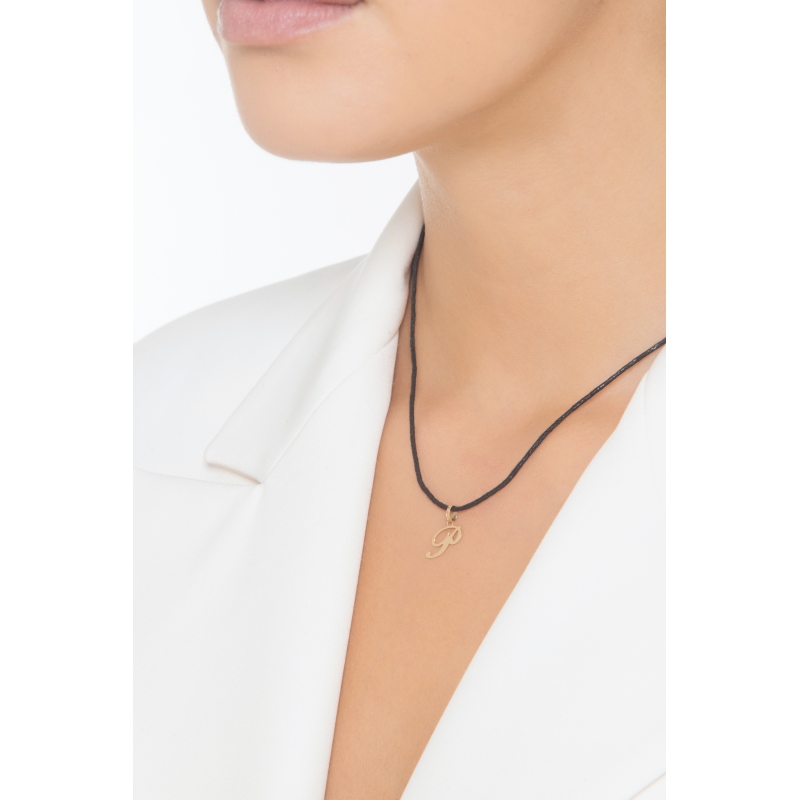 Pendant with initial letter P in italic in 18k yellow gold