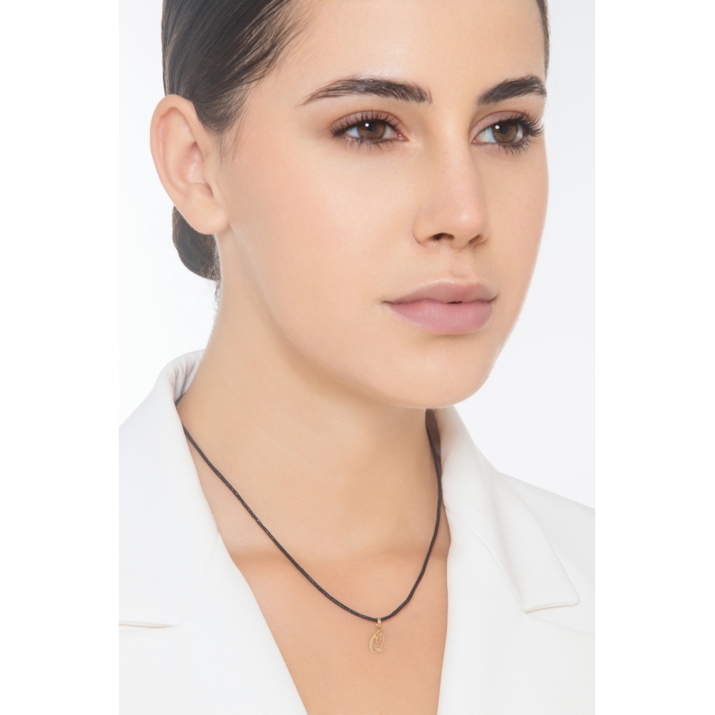 Pendant with initial letter Q in italic in 18k yellow gold