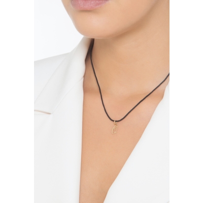 Pendant with initial letter Q in italic in 18k yellow gold