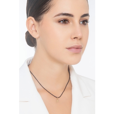 Pendant with initial letter R in italic in 18k yellow gold