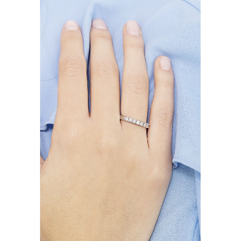 White gold 18k 7 diamond half eternity ring 0,25 ct White gold 18k 7 diamond half eternity ring 0,25 ct