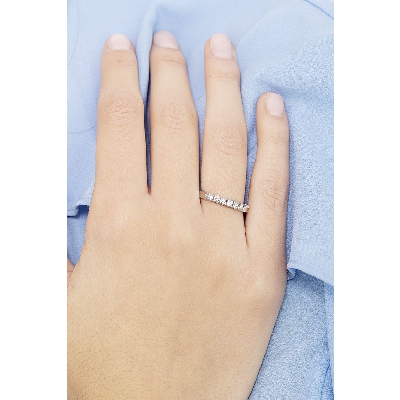 White gold 18k 7 diamond half eternity ring 0,25 ct