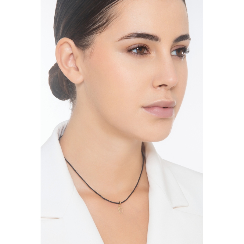 Pendant with initial letter O in italic in 18k yellow gold