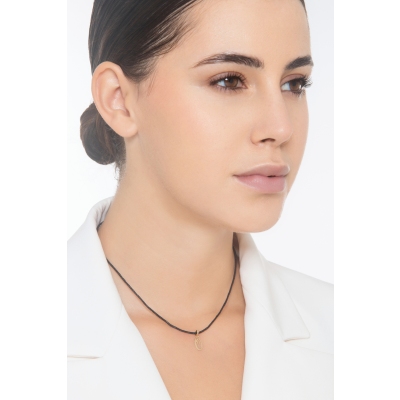 Pendant with initial letter O in italic in 18k yellow gold