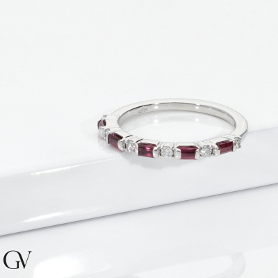 Design ring in white gold 750 with rubies and diamonds