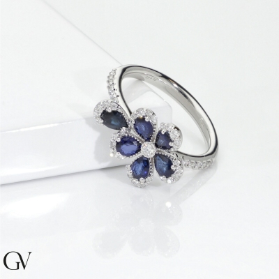 Flower ring in white gold 750 with blue sapphires and diamonds