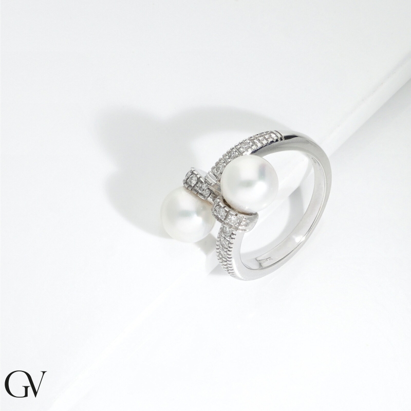 18k white gold TOI et MOI ring with pearls and diamonds
