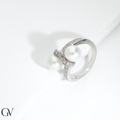 18k white gold TOI et MOI ring with pearls and diamonds