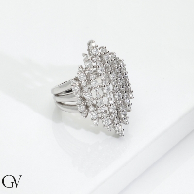 750 white gold diamonds design ring