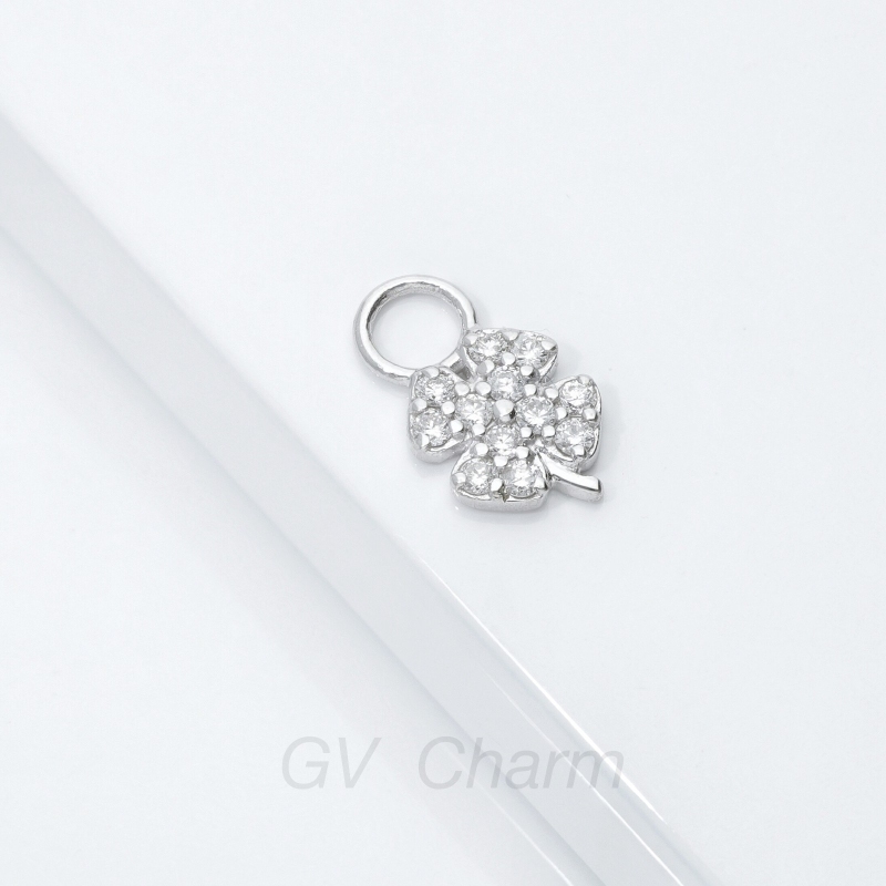 Four-leaf clover charm in white gold 18k with diamonds