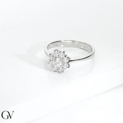 Flower halo ring in white gold 750 with diamonds