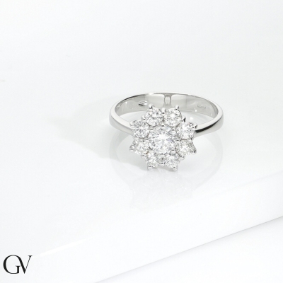750 white gold flower diamond ring
