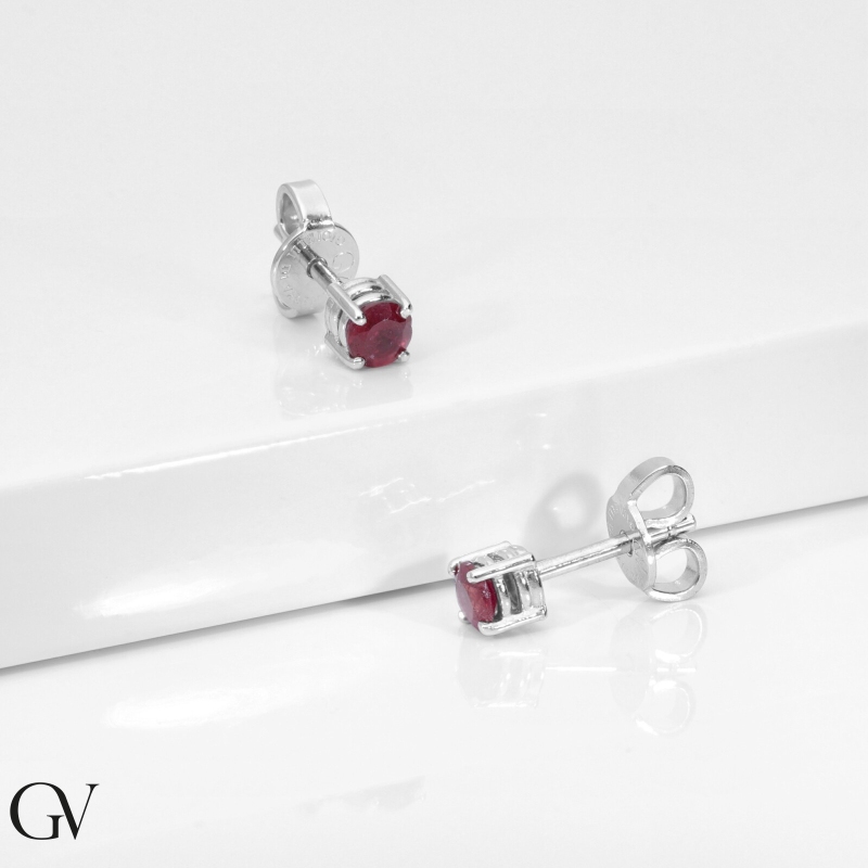 Studs in white gold 18k with rubies Studs in white gold 18k with rubies