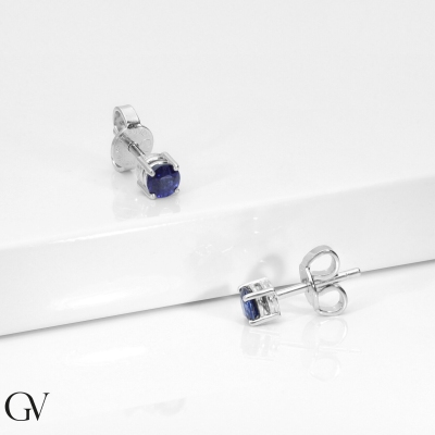 Blue sapphire studs in white gold 18k