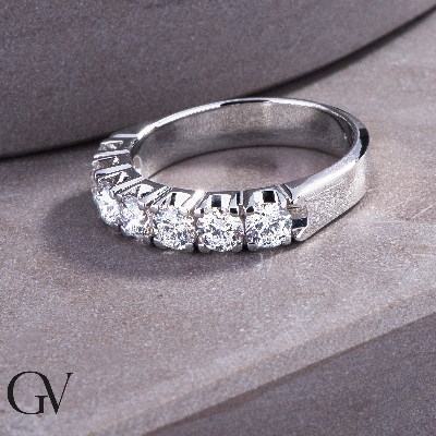 White gold 18k 7 diamonds ring 