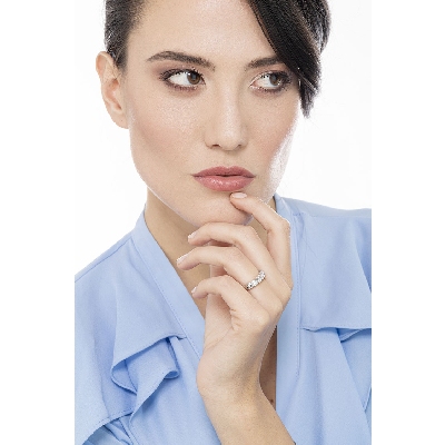 White gold 18k 7 diamonds ring 