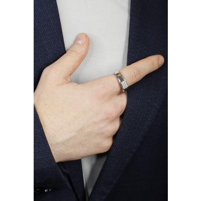 Pavè diamond ring in white gold