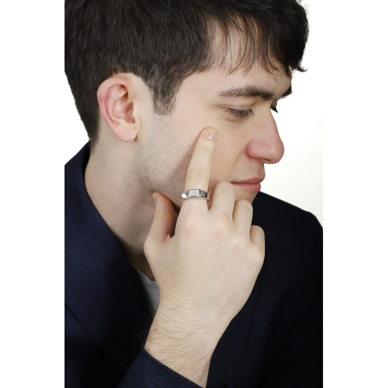 Pavè diamond ring in white gold Pavè diamond ring in white gold