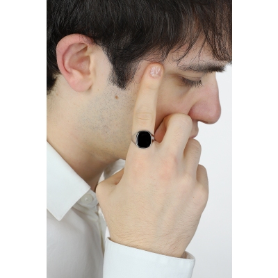 Men ring in white gold 750 with black square