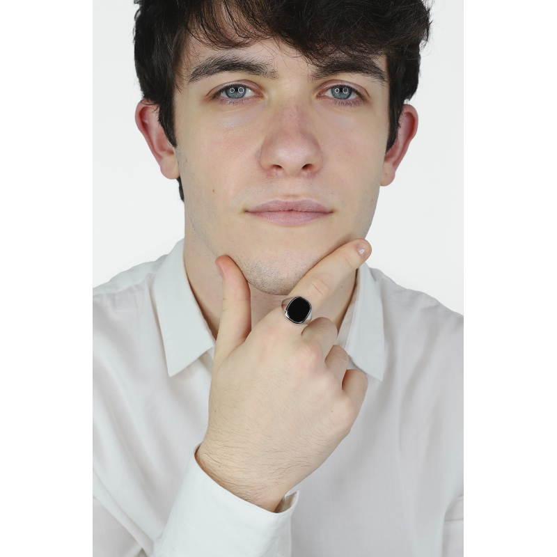 Men ring in white gold 750 with black square Men ring in white gold 750 with black square