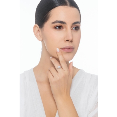 Flower halo ring in white gold 750 with diamonds