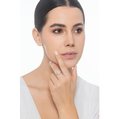 18k white gold flower halo ring with diamonds