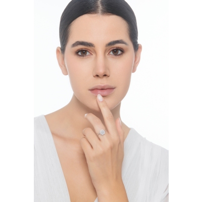 Diamond flower ring in white gold 18k