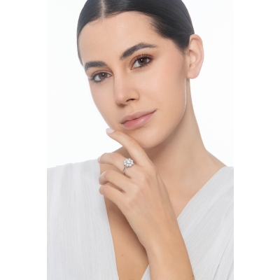 18k white gold halo flower ring with diamonds