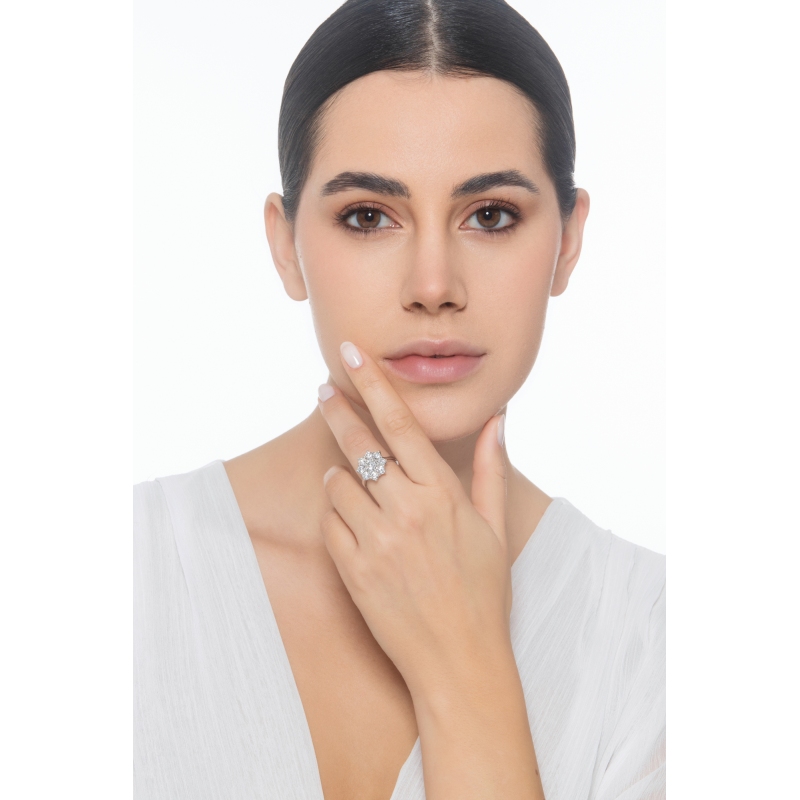 750 white gold diamond flower ring 750 white gold diamond flower ring