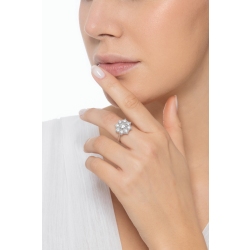 750 white gold diamond flower ring 2