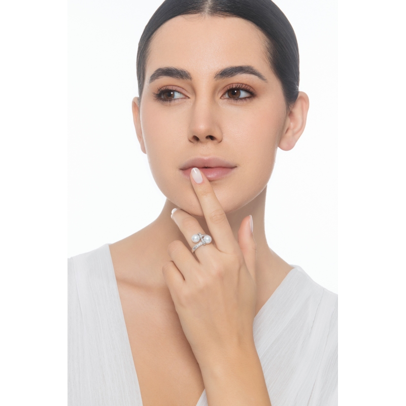 18k white gold TOI et MOI ring with pearls and diamonds