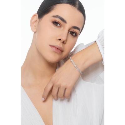 Semi rigid elegant bracelet with diamonds