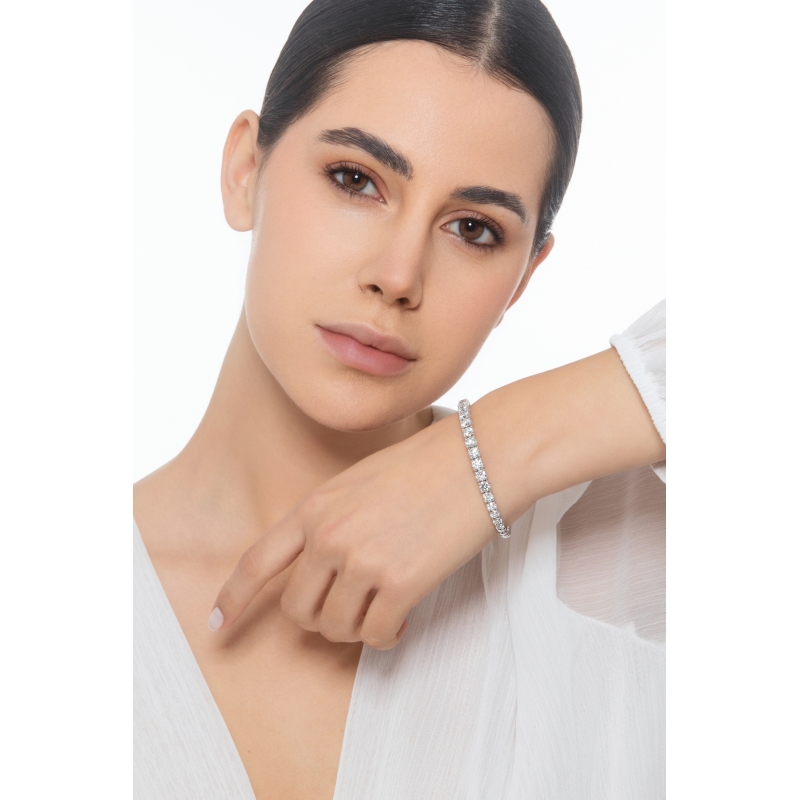 Bracelet semi rigid in white gold 750 with graduated diamonds Bracelet semi rigid in white gold 750 with graduated diamonds