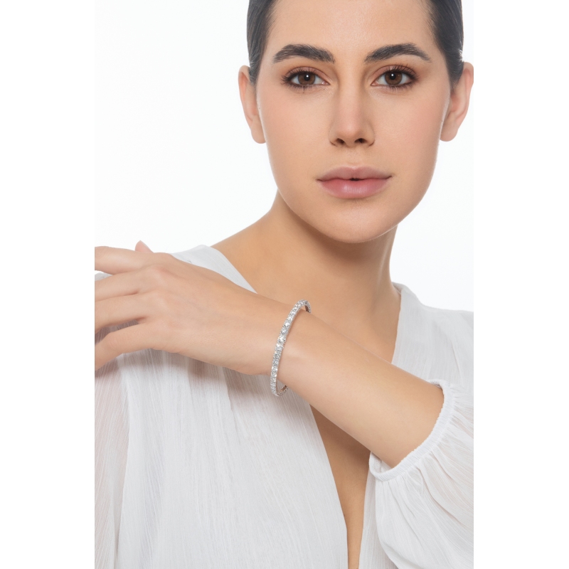 18k white gold semi rigid bracelet with graduated diamonds 18k white gold semi rigid bracelet with graduated diamonds