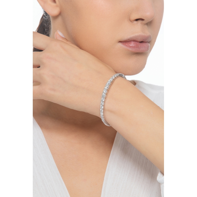 18k white gold semi rigid bracelet with graduated diamonds 18k white gold semi rigid bracelet with graduated diamonds