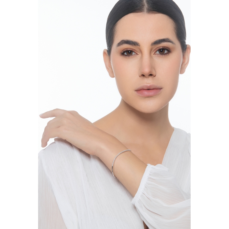 18k white gold semi rigid wavy bracelet with diamonds 18k white gold semi rigid wavy bracelet with diamonds