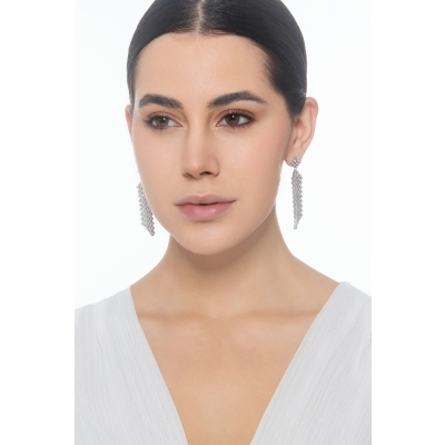 18k white gold earrings design with diamonds