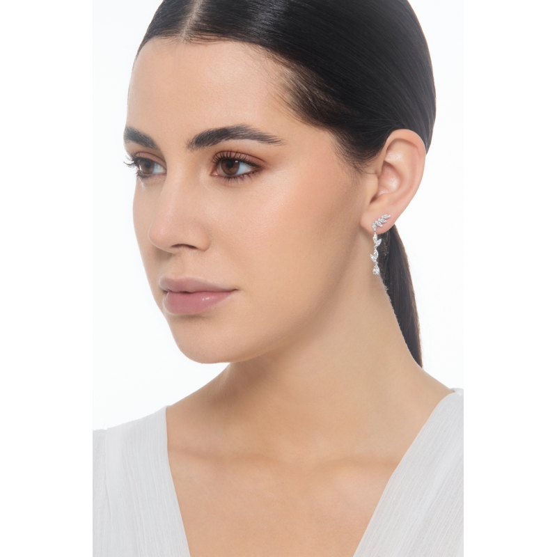 Drop earrings with diamonds in 18kt white gold Drop earrings with diamonds in 18kt white gold