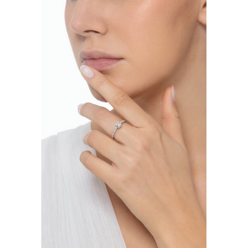 Pear cut solitaire ring in white gold 18k with diamond GIA and diamonds on the shank 