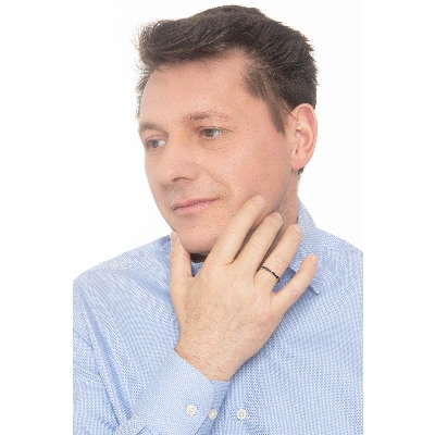 White gold 18k eternity ring with black diamonds 