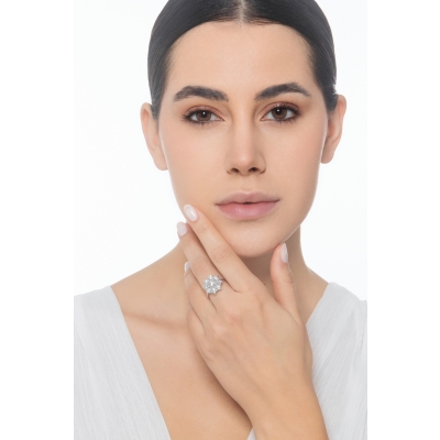 Flower diamond ring in white gold 18k with diamonds