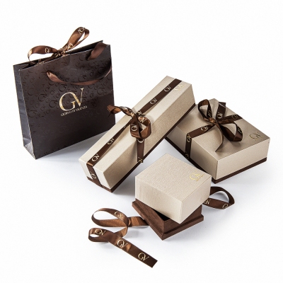 18k white gold necklace with ruby and diamonds