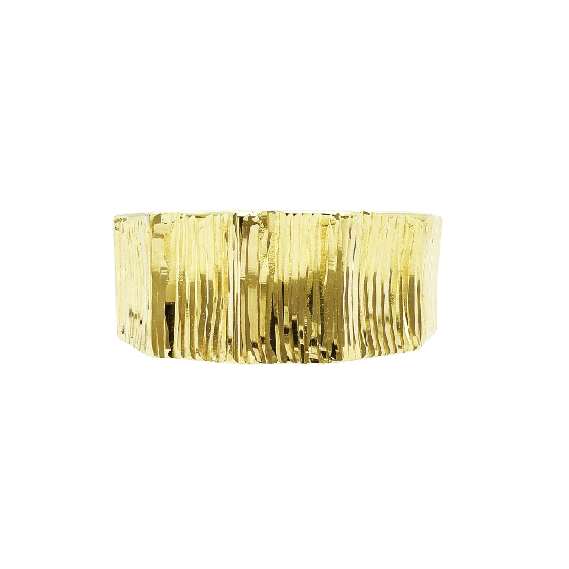 18k yellow gold band ring with grooved surface 18k yellow gold band ring with grooved surface