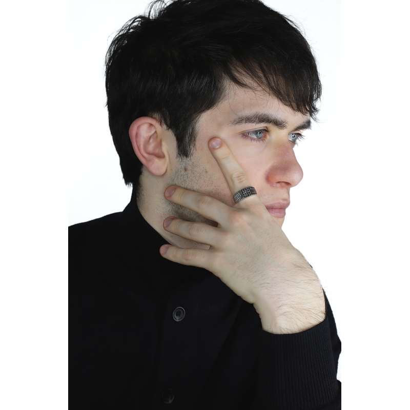 Men ring in white gold 18k with black diamonds pavè