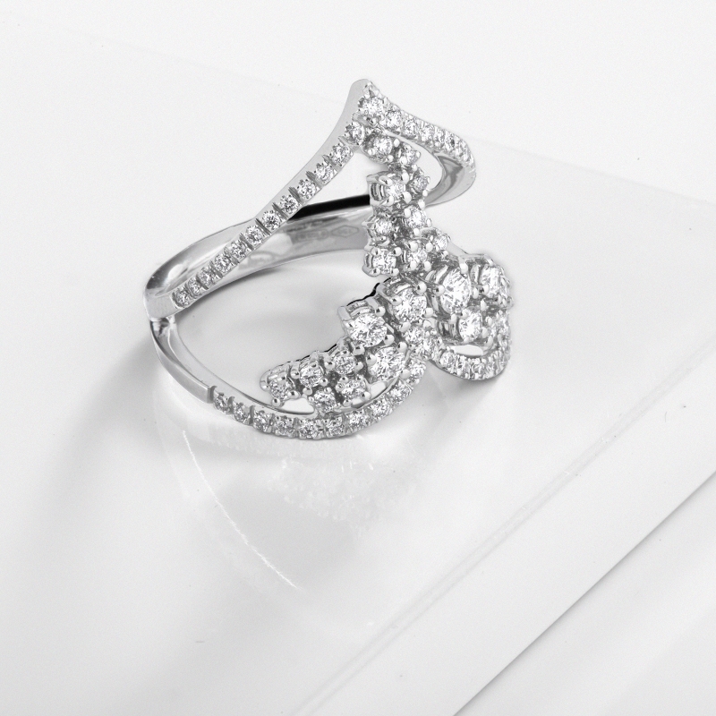 Heart design ring in white gold 750 with diamonds Heart design ring in white gold 750 with diamonds