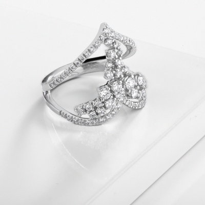 Heart design ring in white gold 750 with diamonds