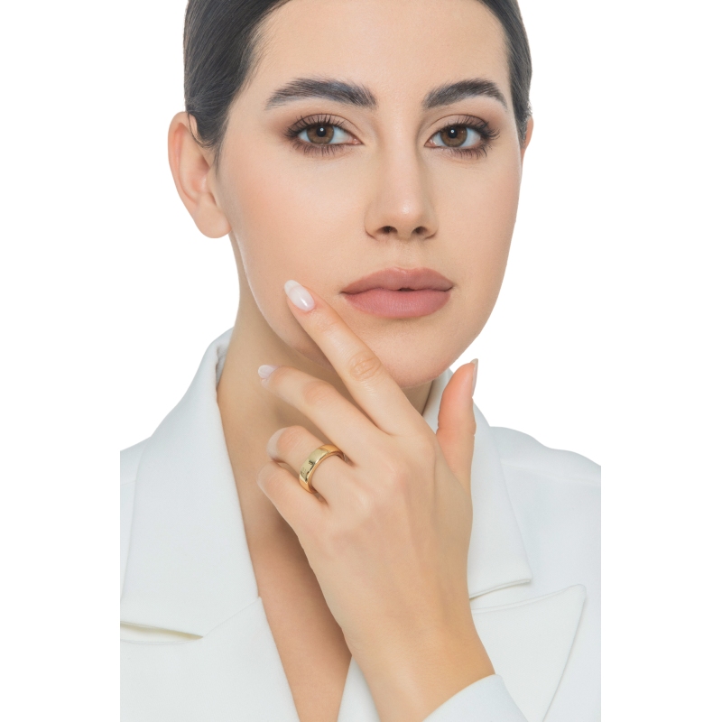 750 yellow gold band ring